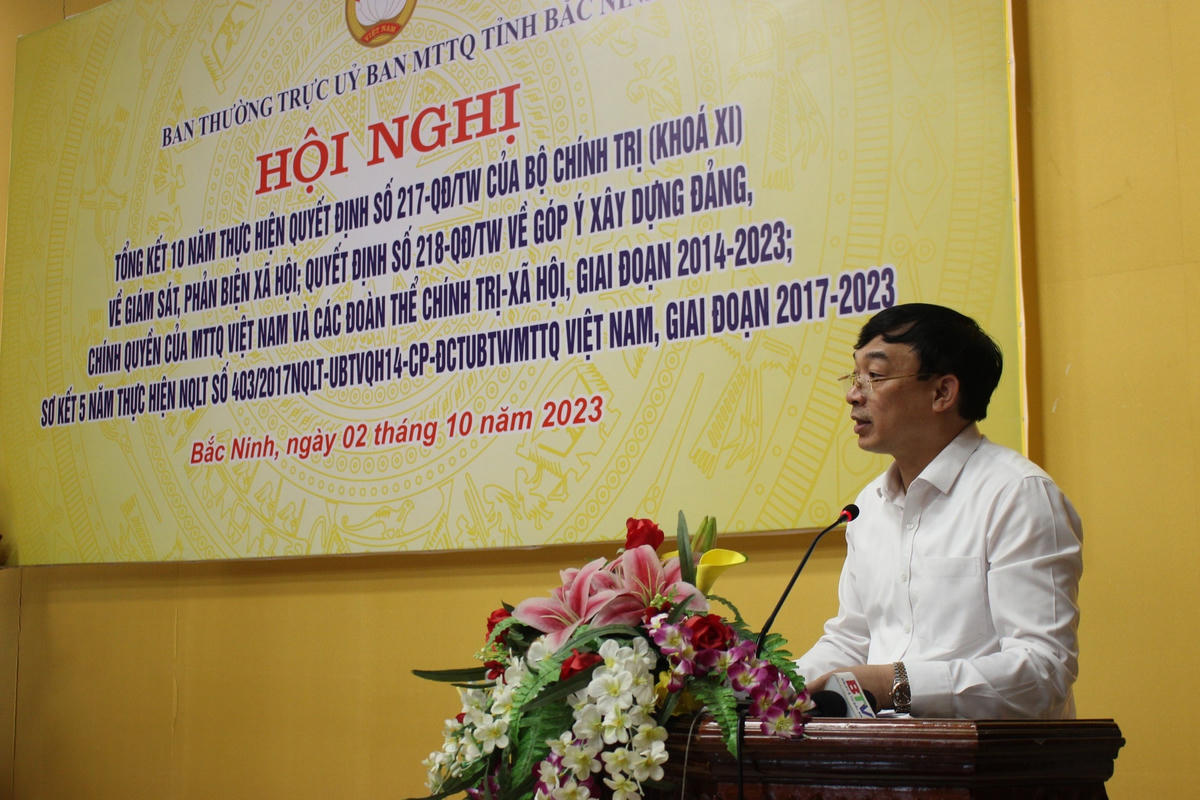 Chủ tịch Ủy ban MTTQ tỉnh Bắc Ninh Nguyễn Đình Lợi phát biểu tại Hội nghị.