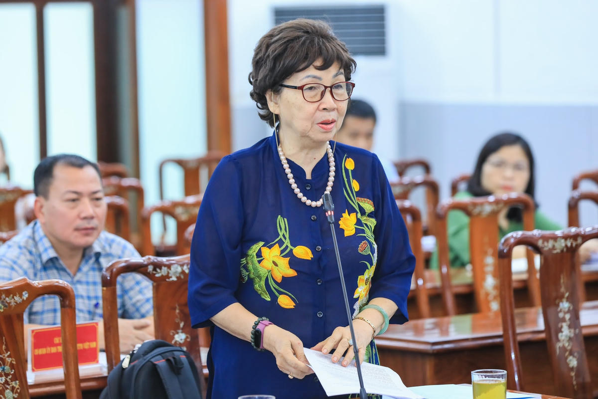 GS.TS Đặng Kim Chi tham luận tại Hội nghị.