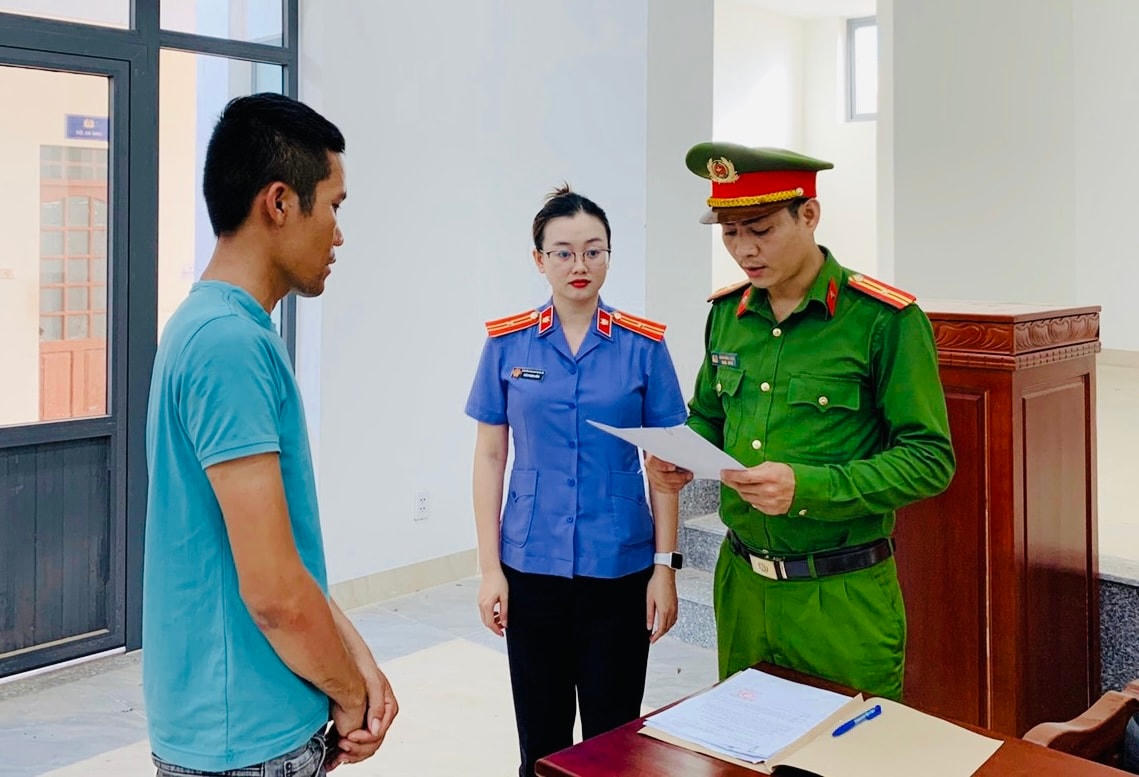 Cơ quan CSĐT đang thi hành Lệnh bắt đối tượng 