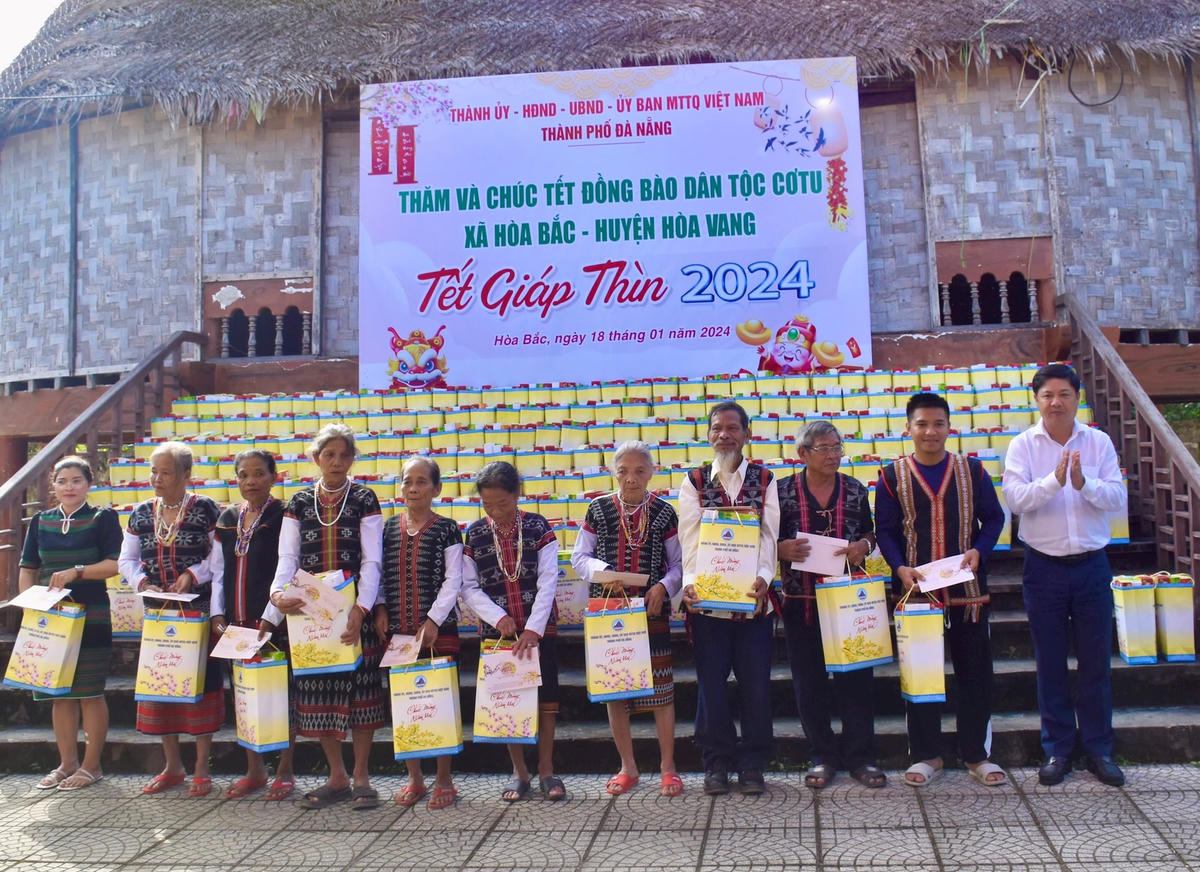 co-tu-hoa-bac-luong-nguyen-minh-triet.jpg