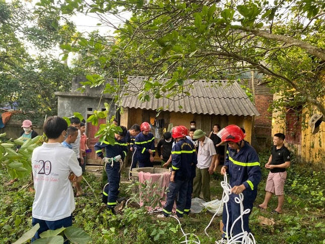 Nguyên nhân người đàn ông mắc kẹt dưới giếng hiện đang được điều tra.