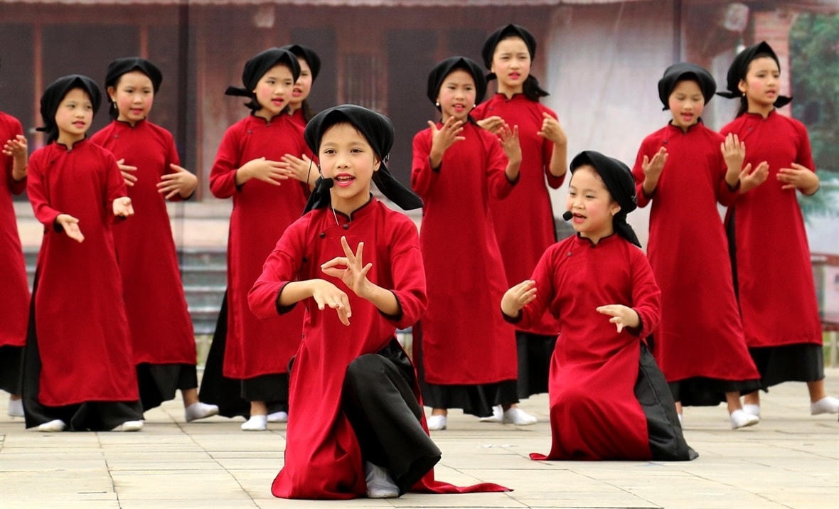 Việc bảo tồn và phát huy hát Xoan Phú Thọ đang là mô hình điểm phát huy các giá trị di sản văn hóa phi vật thể của Việt Nam.