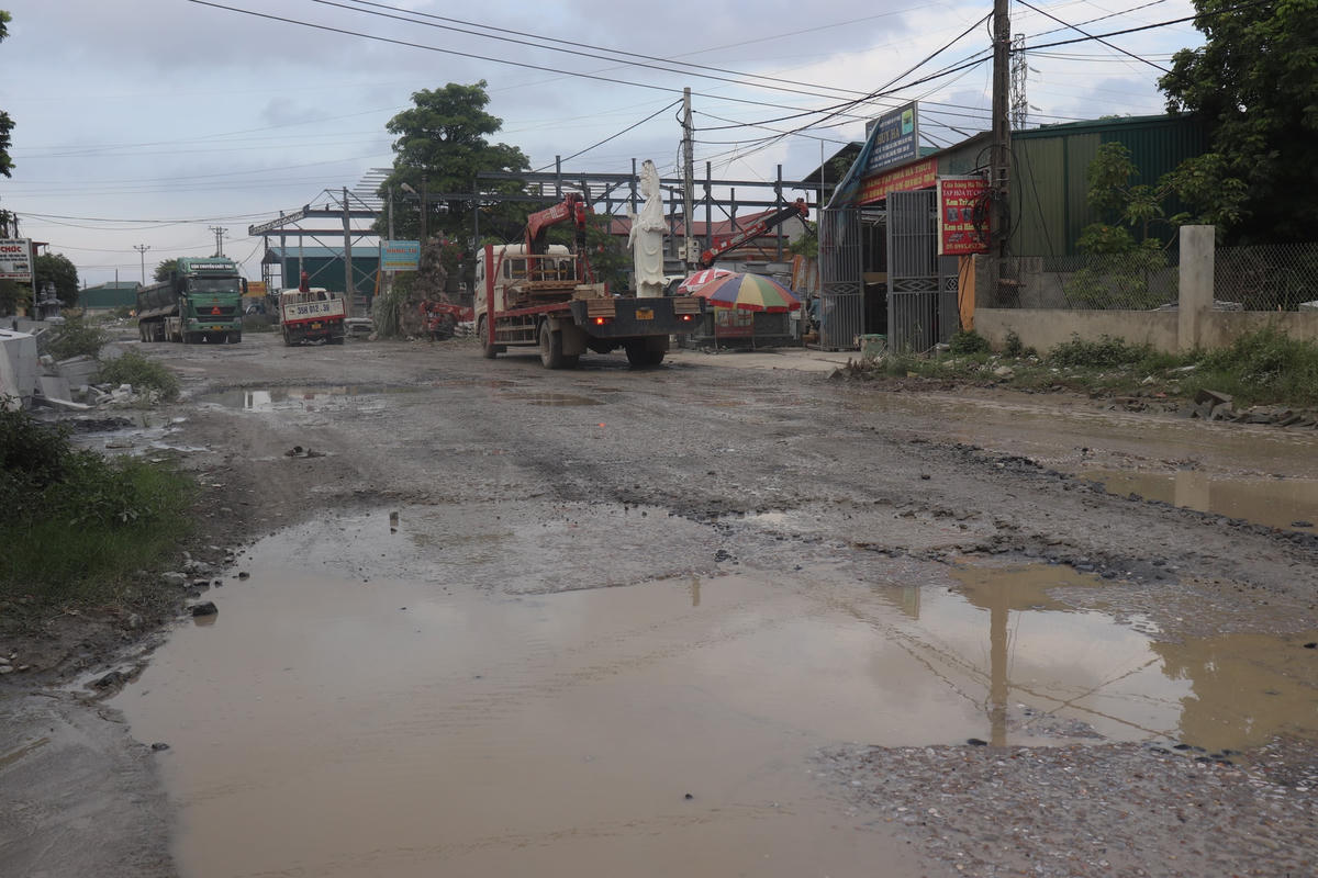 Tuyến đường dài gần 2km đi qua địa bàn xã Ninh Vân xuống cấp trầm trọng.