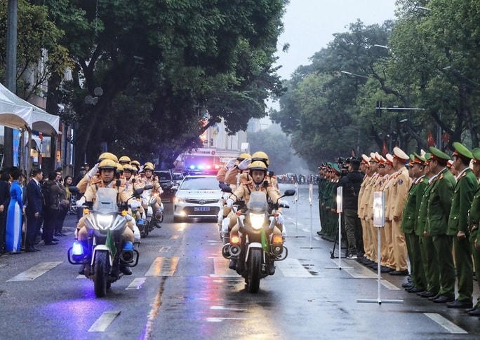 Ủy ban An toàn giao thông quốc gia phối hợp với UBND TP Hà Nội tổ chức lễ ra quân Năm an toàn giao thông 2023. Ảnh: V.Duẩn.