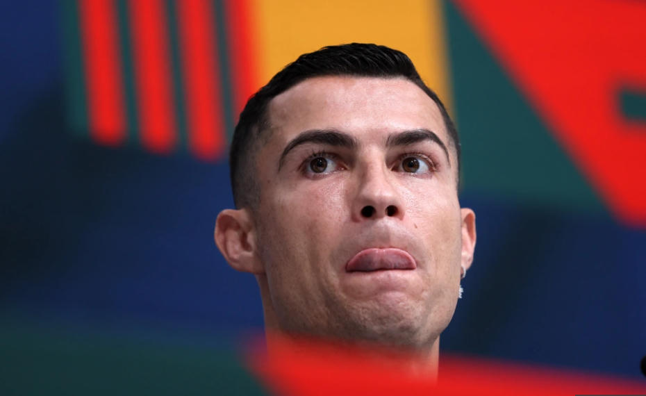 Cristiano Ronaldo đã đưa ra một tuyên bố xác nhận việc rời khỏi Manchester United. Ảnh: The Sun.