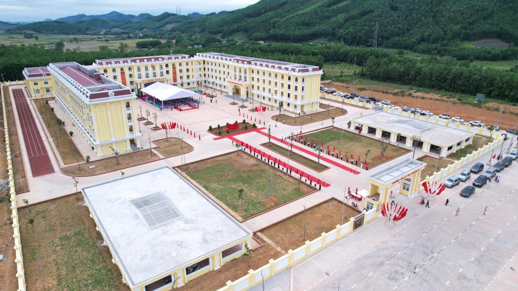 Toàn cảnh trường THCS&THPT Quảng La.