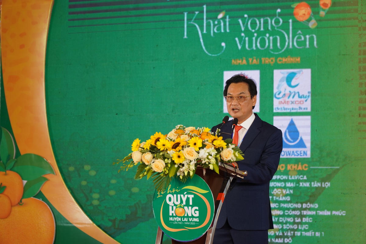Ông Nguyễn Hữu Nghĩa, Chủ tịch UBND huyện Lai Vung phát biểu tại lễ khai mạc.
