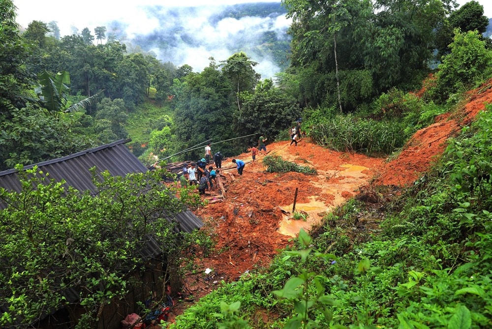 Toàn cảnh nơi ngôi nhà bị sạt lở ở xã Ngàm Đăng Vài, huyện Hoàng Su Phì khiến 4 người thương vong. (Ảnh: TTXVN phát),