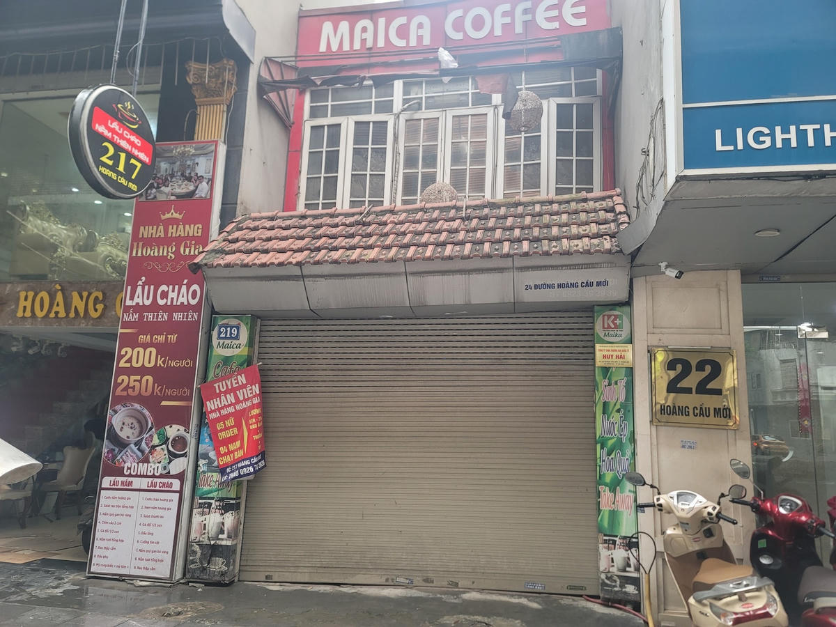 Một nhà 2 số 1 chẵn 1 lẻ (24 và 219) trên phố Hoàng Cầu Mới.