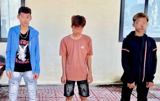 Nhóm thanh thiếu niên gây tai nạn xong đổi người điều khiển tại cơ quan công an. 