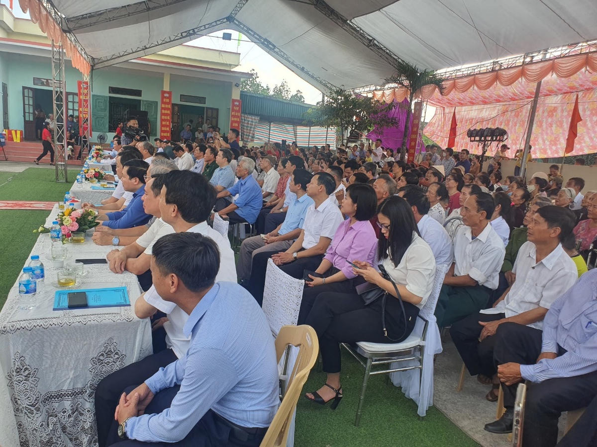 Rất đông cán bộ, nhân dân địa phương tới tham dự Ngày hội.