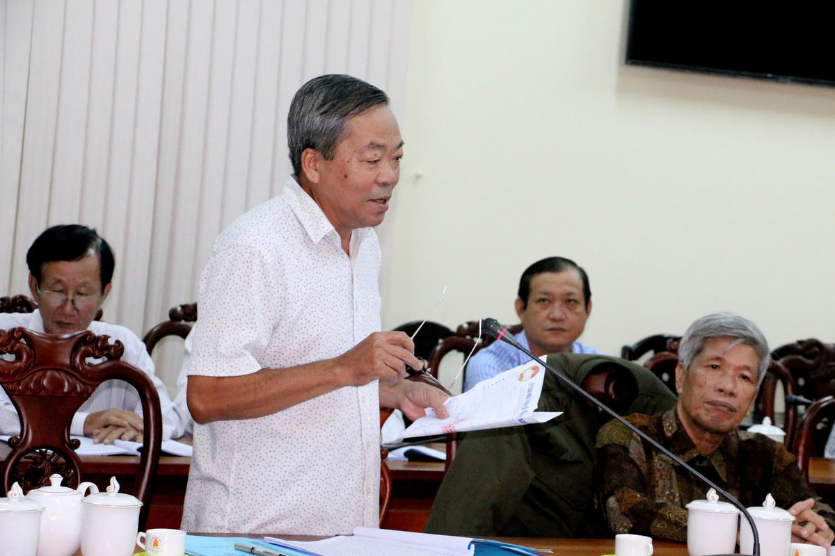 Đại bieẻu phát biểu đóng góp cho hội thảo. 