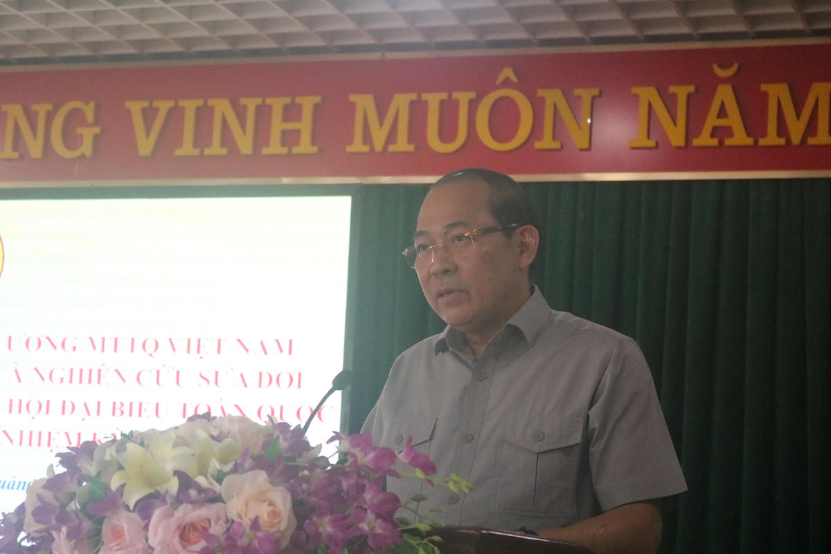 Phó Chủ tịch UBTƯ MTTQ Việt Nam Hoàng Công Thuỷ tiếp thu những kiến nghị đề xuất của đại biểu tại buổi làm việc.