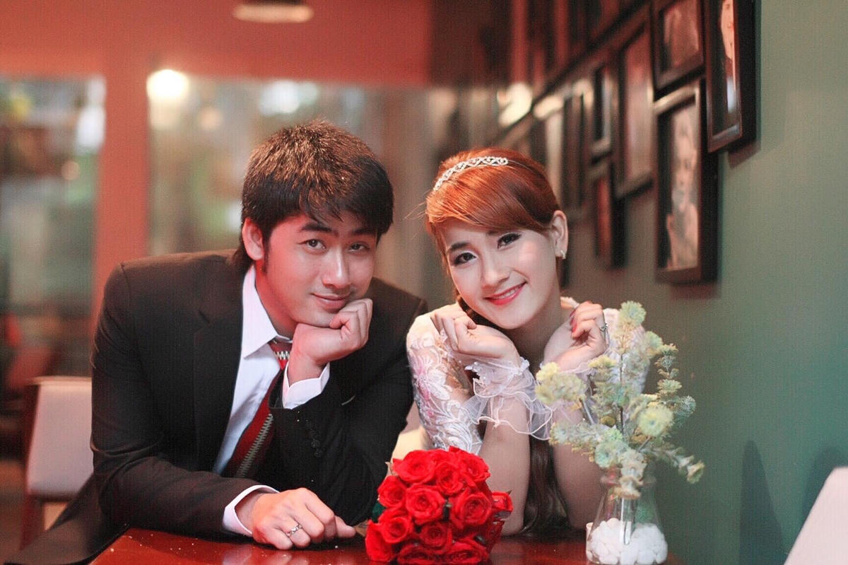 Nghiêm túc trên phim là thế nhưng Bảo Anh nổi tiếng là rất chiều vợ. 