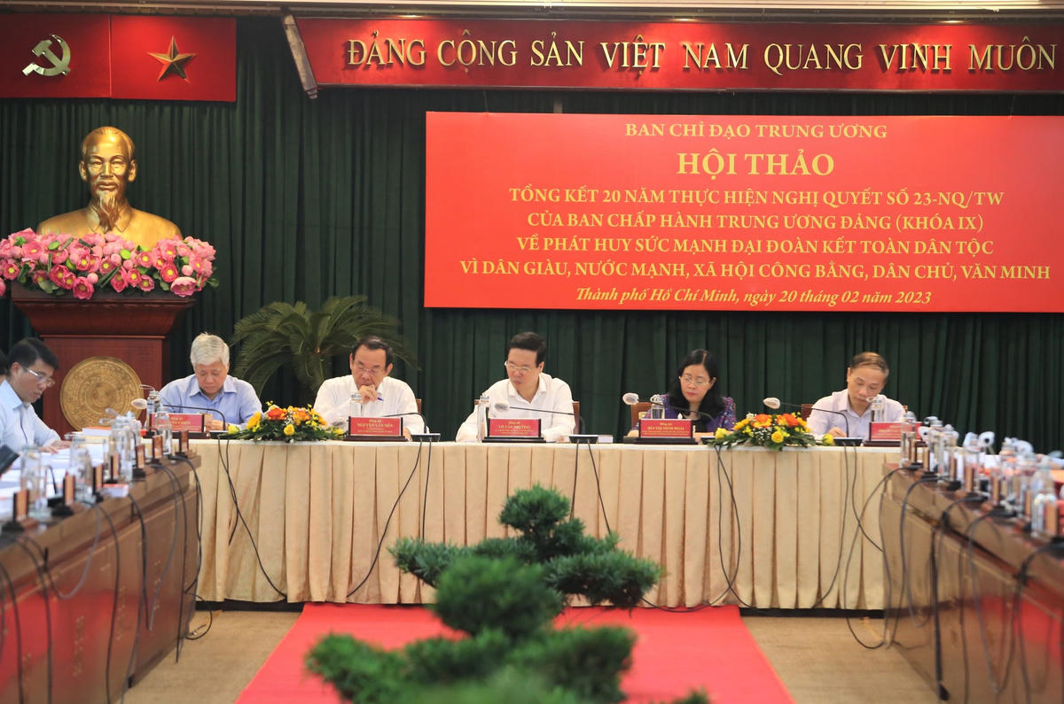 Các vị lãnh đạo chủ trì Hội thảo..
