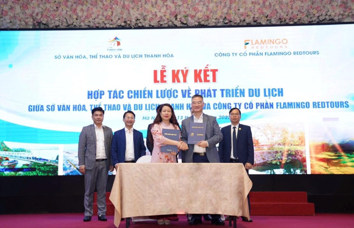 Flamingo Redtours ký kết chương trình hợp tác chiến lược với Sở Văn hoá Thể thao và Du lịch tỉnh Thanh Hoá về phát triển du lịch.