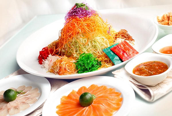 Gỏi cá Yu Sheng, Singapore.
