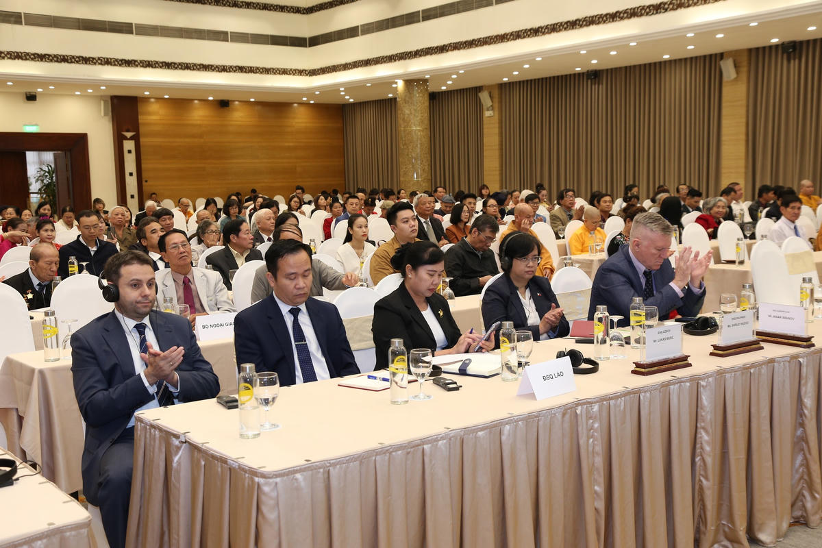 Hội nghị diễn ra sôi nổi với nhiều tham luận.
