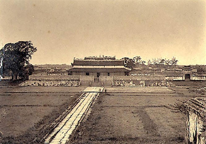 Thành Đại La - Kinh thành Thăng Long xưa.