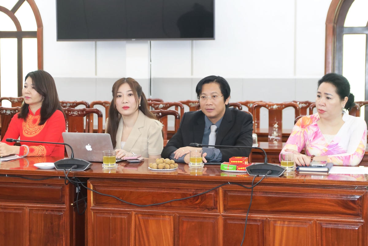 Đại biểu tham dự buổi tiếp đoàn.