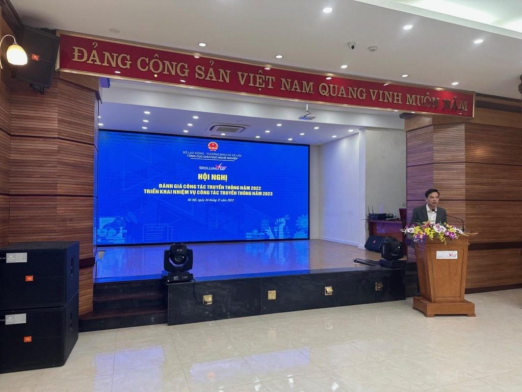 Ông Kim Hồng Hưng, Phó Chánh Văn phòng Tổng cục GDNN báo cáo công tác truyền thông năm 2022,