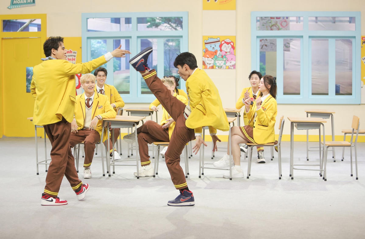 "Cây văn nghệ" Lục Huy thể hiện tài vũ đạo "thần sầu".