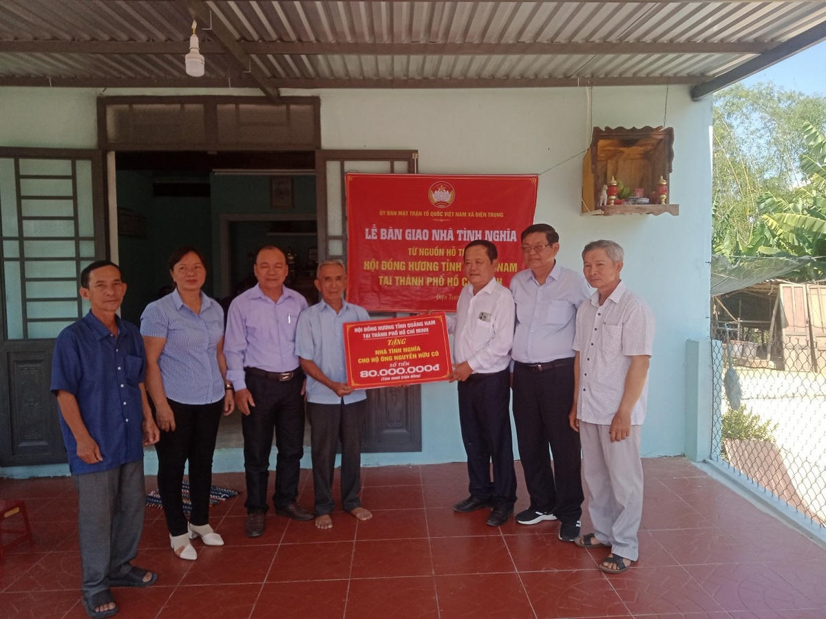 Bàn giao nhà tình nghĩa từ nguồn hỗ trợ của Hội đồng hương Quảng Nam tại TP Hồ Chí Minh.