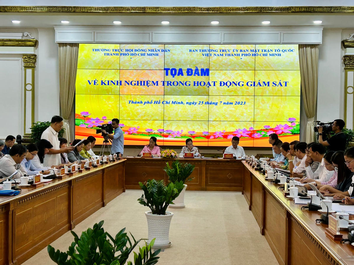 Quang cảnh buổi toạ đàm.