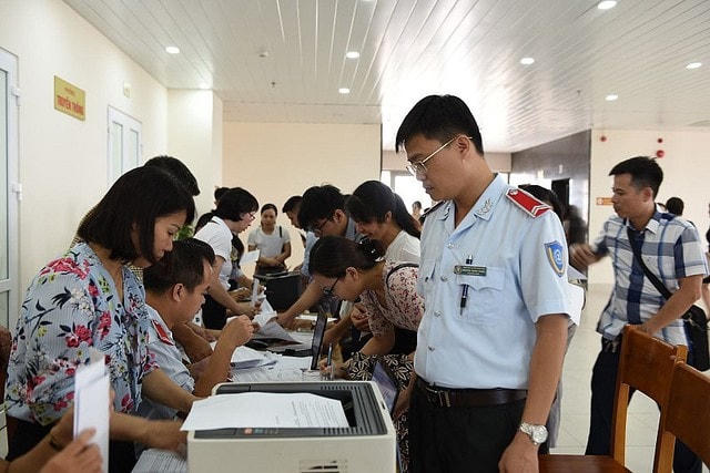 Pháp luật cần đồng bộ để giải quyết việc doanh nghiệp chậm đóng BHXH cho người lao động.
