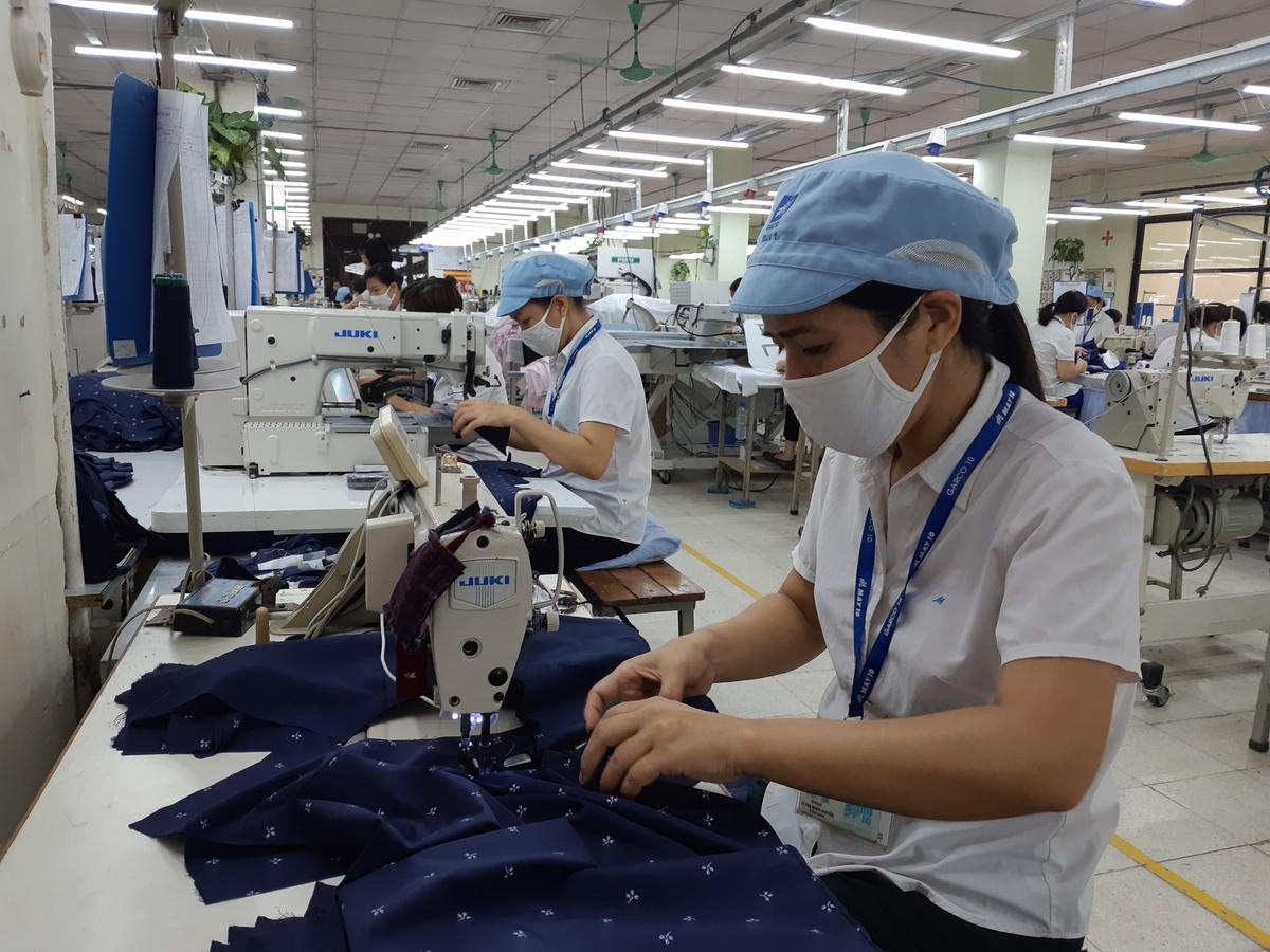 Công nhân lao động có quyền giám sát doanh nghiệp đã đóng BHXH. Ảnh minh họa.