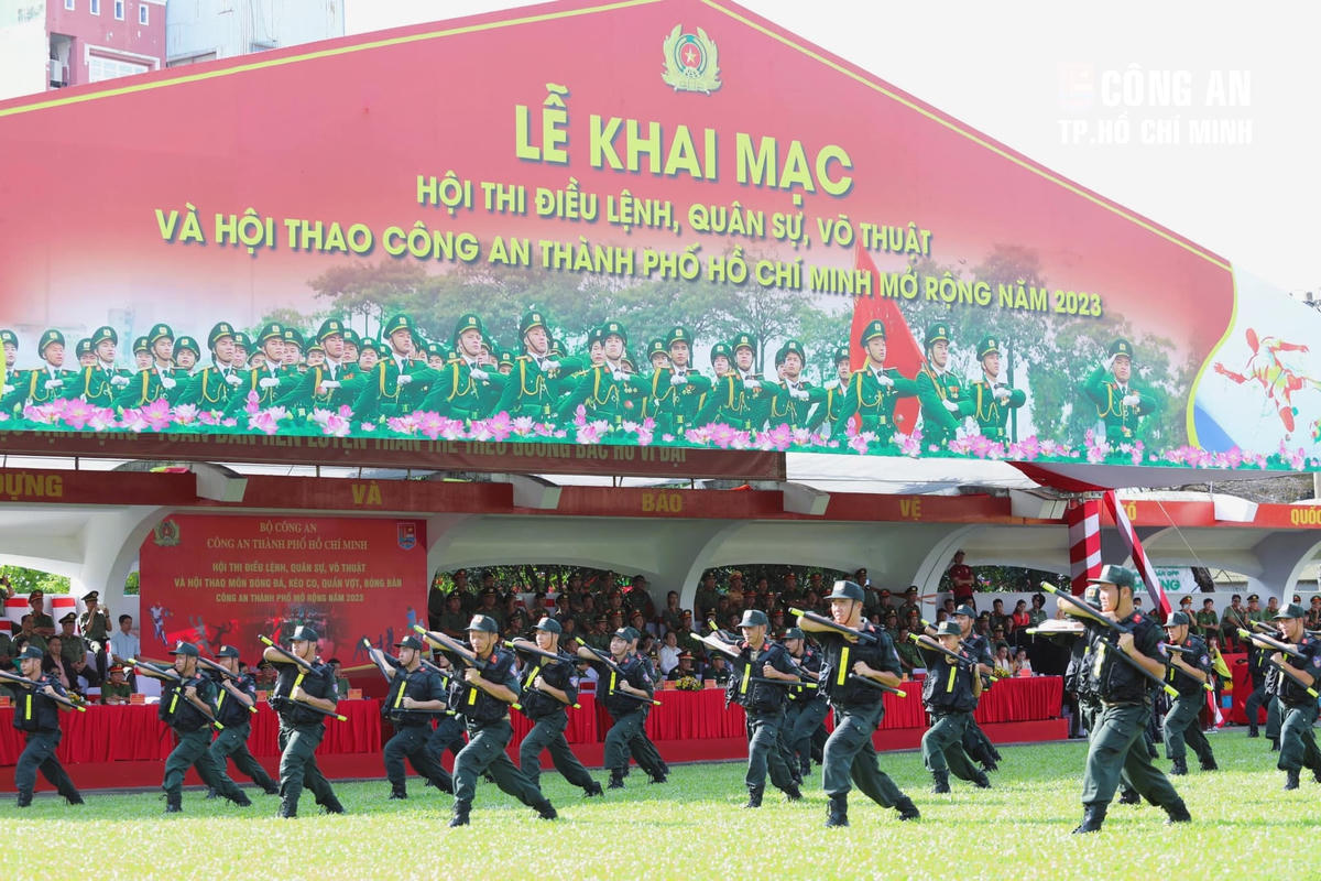 Lễ khai mạc Hội thi điều lệnh, quân sự, võ thuật và Hội thao Công an thành phố mở rộng năm 2023. (Ảnh: Công an TP HCM).