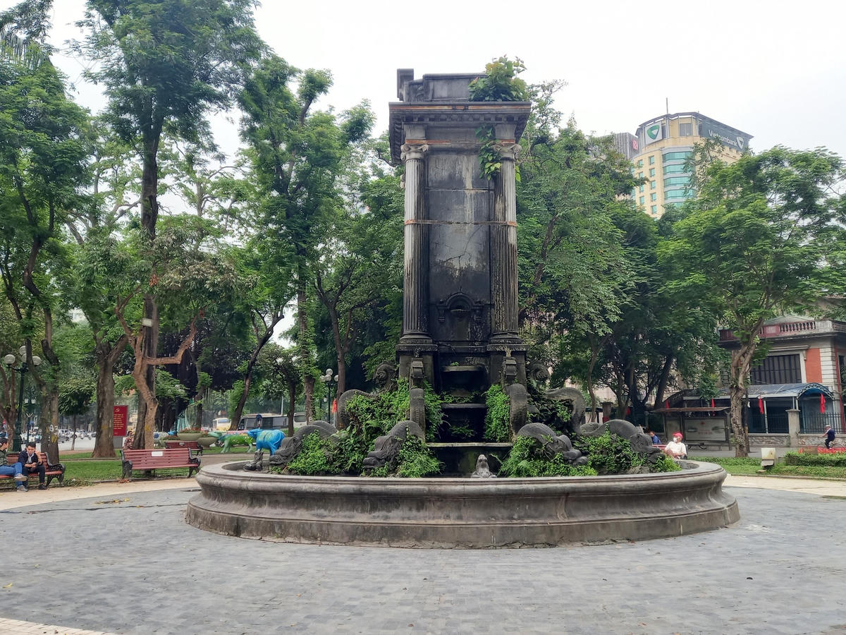 Đài phun nước Con Cóc.