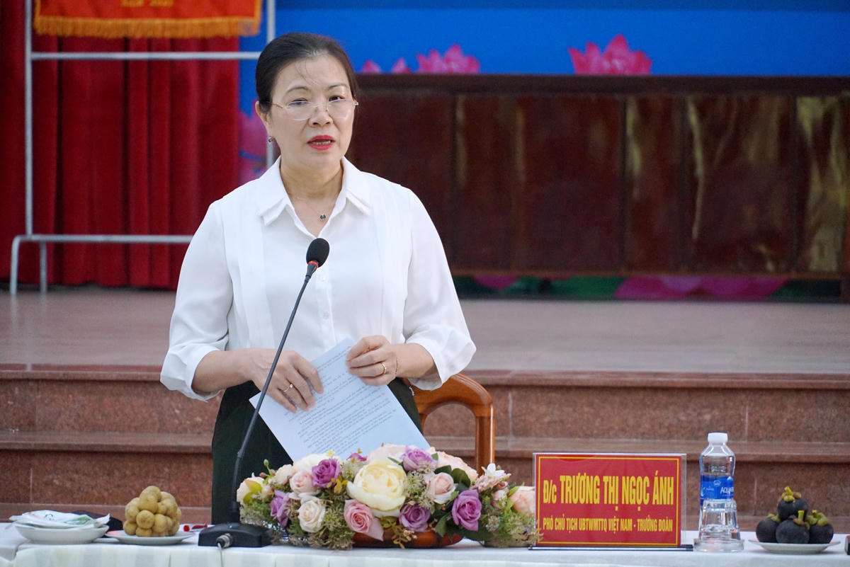 Phó Chủ tịch UBTƯ MTTQ Việt Nam Trương Thị Ngọc Ánh  phát biểu tại buổi giám sát. Ảnh: Mạnh Thìn.