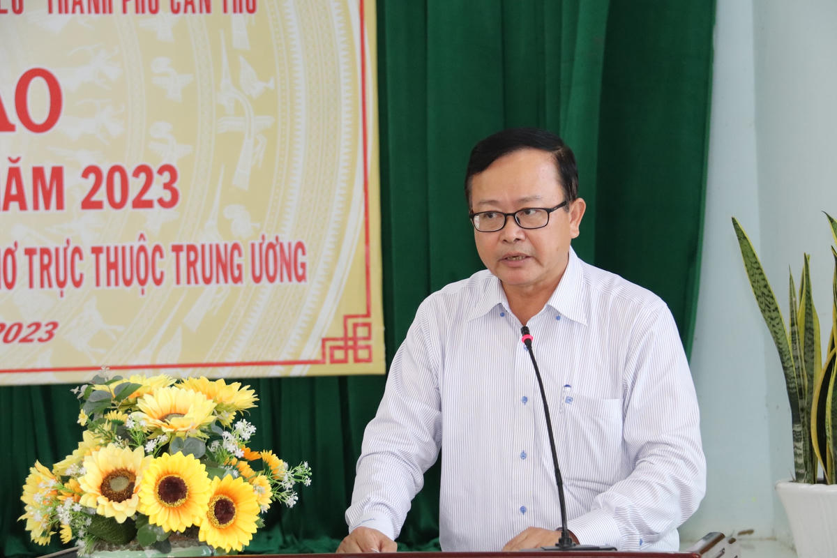 Chủ tịch Ủy ban MTTQ TP Cần Thơ Nguyễn Trung Nhân phát biểu tại lễ bàn giao.