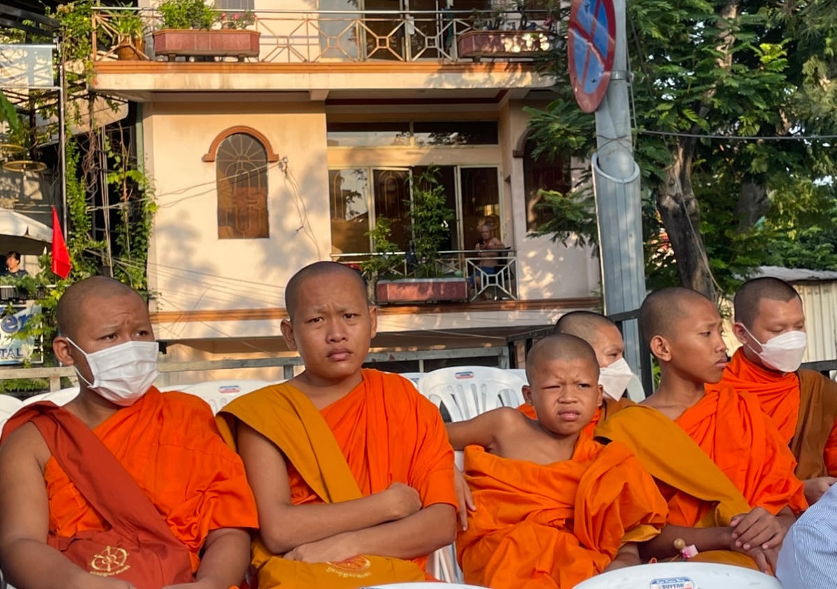 Nhiều khán giả vượt hàng trăm cây số tới TPHCM xem đua ghe ngo.