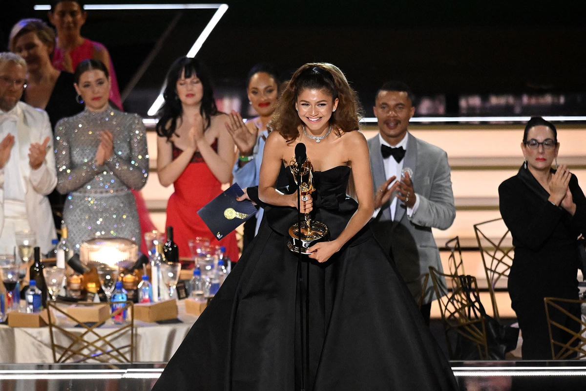 Nữ diễn viên Zendaya nhận giải Emmy ở hạng mục nữ diễn viên chính xuất sắc trong một bộ phim truyền hình dài tập. Ảnh: Getty Images.