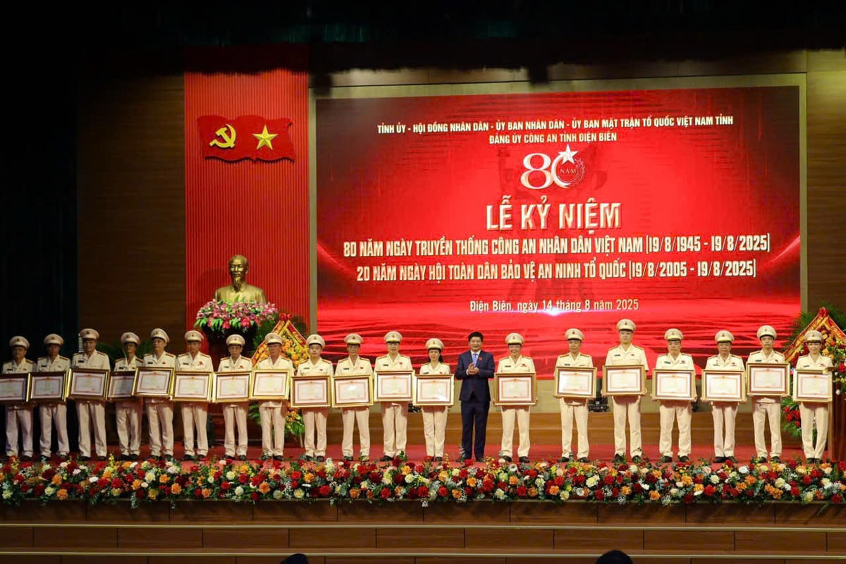 gen-h-z6905561685296_993be7757e623323f6406885a59a00ef.jpg
