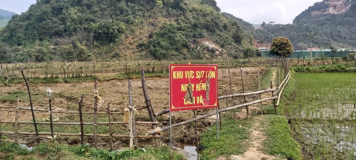 Nguyên nhân sạt lở, sụt lún, nứt nhà, giếng cạn tại xã Châu Hồng hơn 2 năm vừa qua là do tụt nước ngầm.