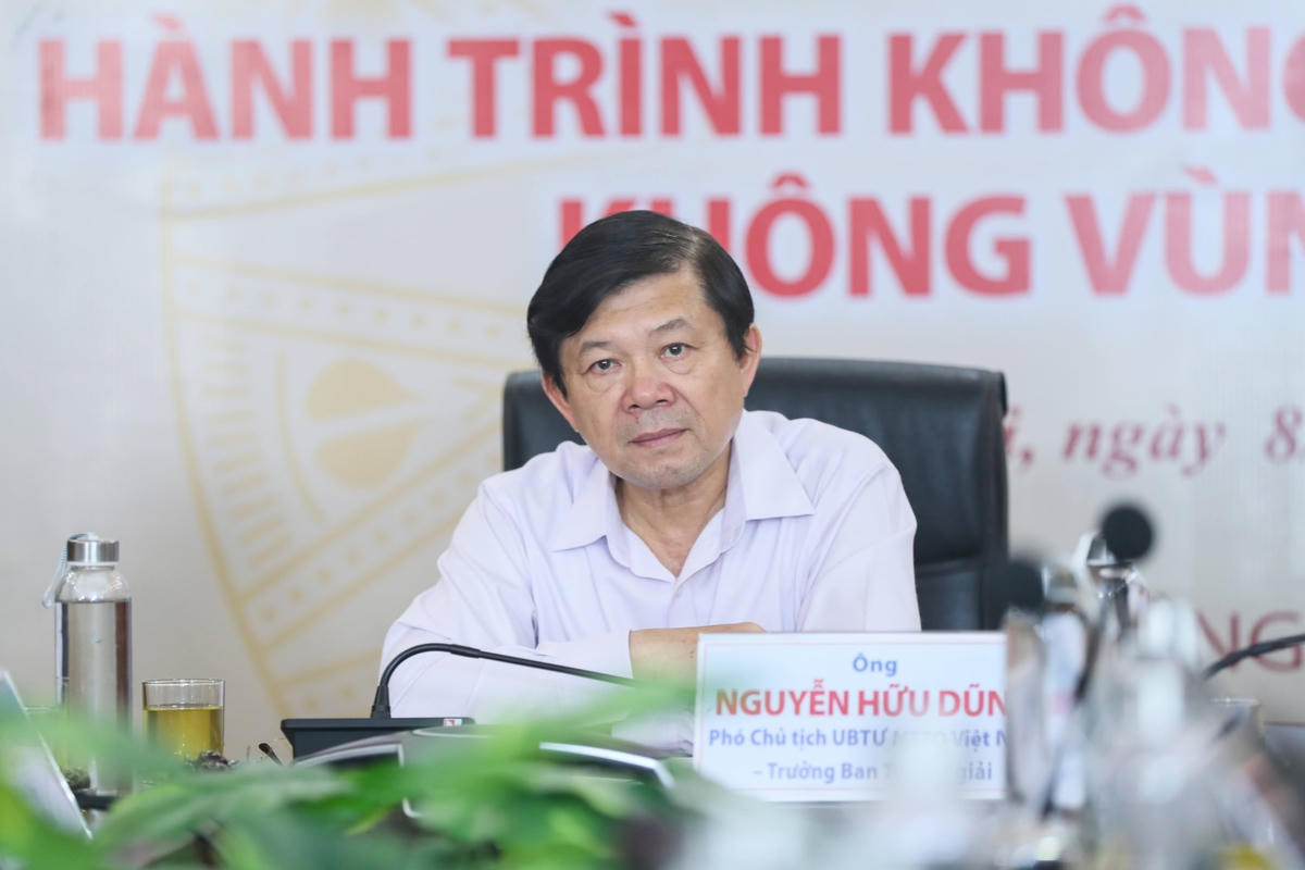 Ông Nguyễn Hữu Dũng, Phó Chủ tịch UBTƯ MTTQ Việt Nam – Trưởng Ban Tổ chức giải - Chủ trì toạ đàm.