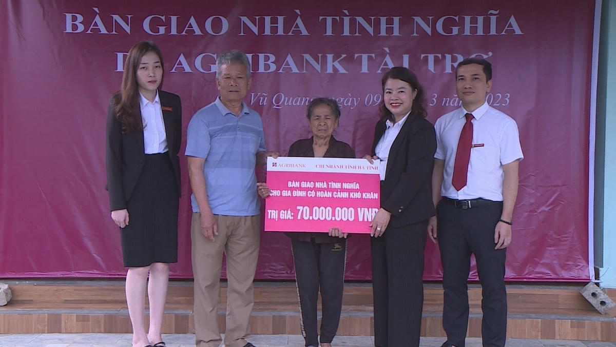 Agribank Chi nhánh tỉnh Hà Tĩnh tài trợ số tiền 3,5 tỷ đồng để xây dựng 50 nhà tình nghĩa.