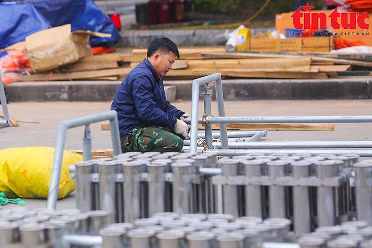 4 điểm bắn pháo hoa tầm cao gồm: Trước trụ sở tòa soạn Báo Hà Nội mới và trước Bưu điện Hà Nội (quận Hoàn Kiếm); Vườn hoa Lạc Long Quân (quận Tây Hồ) và khuôn viên đường đua F1 (quận Nam Từ Liêm).