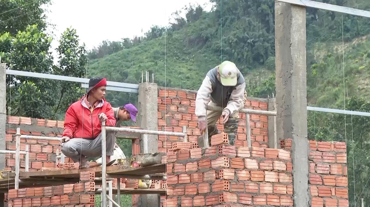Xây dựng nhà ở cho người nghèo ở huyện Tiên Phước (tỉnh Quảng Nam).