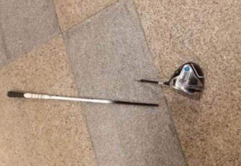 Cây gậy đánh golf bị gãy trên sân golf BRG Đà Nẵng.