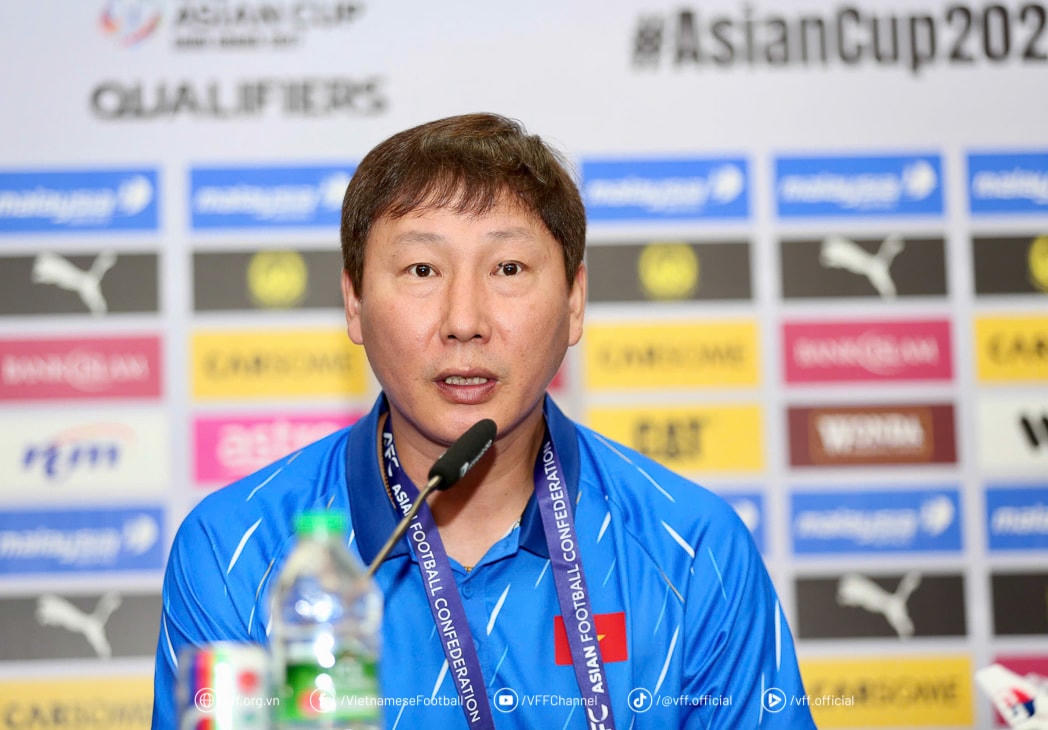 HLV Kim Sang Sik. Ảnh: VFF.