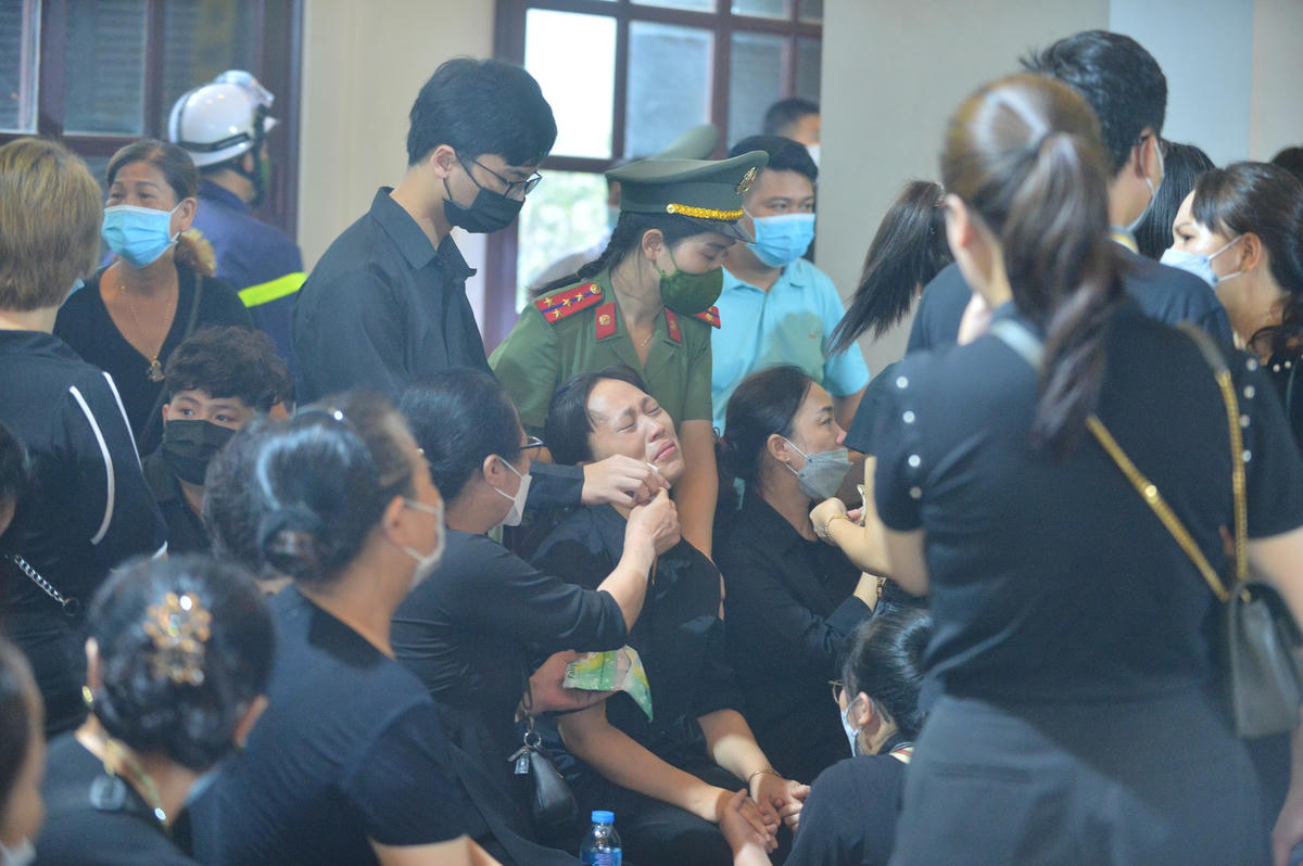 Lễ tang 3 liệt sĩ Đặng Anh Quân (45 tuổi), Đỗ Đức Việt (24 tuổi), Nguyễn Đình Phúc (19 tuổi) được tổ chức theo nghi thức của lực lượng Công an nhân dân. Trưởng Ban Tổ chức lễ tang là Giám đốc Công an TP Hà Nội. 