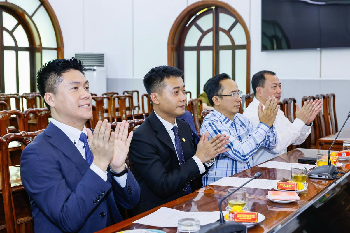 Đại biểu tham dự buổi gặp mặt. Ảnh: Quang Vinh.