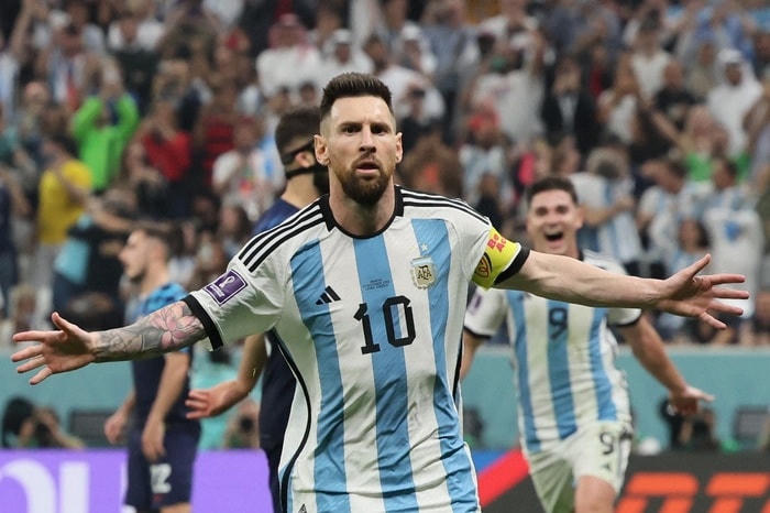 Messi ăn mừng bàn thắng đưa mình trở thành chân sút vĩ đại nhất của Argentina tại World Cup.