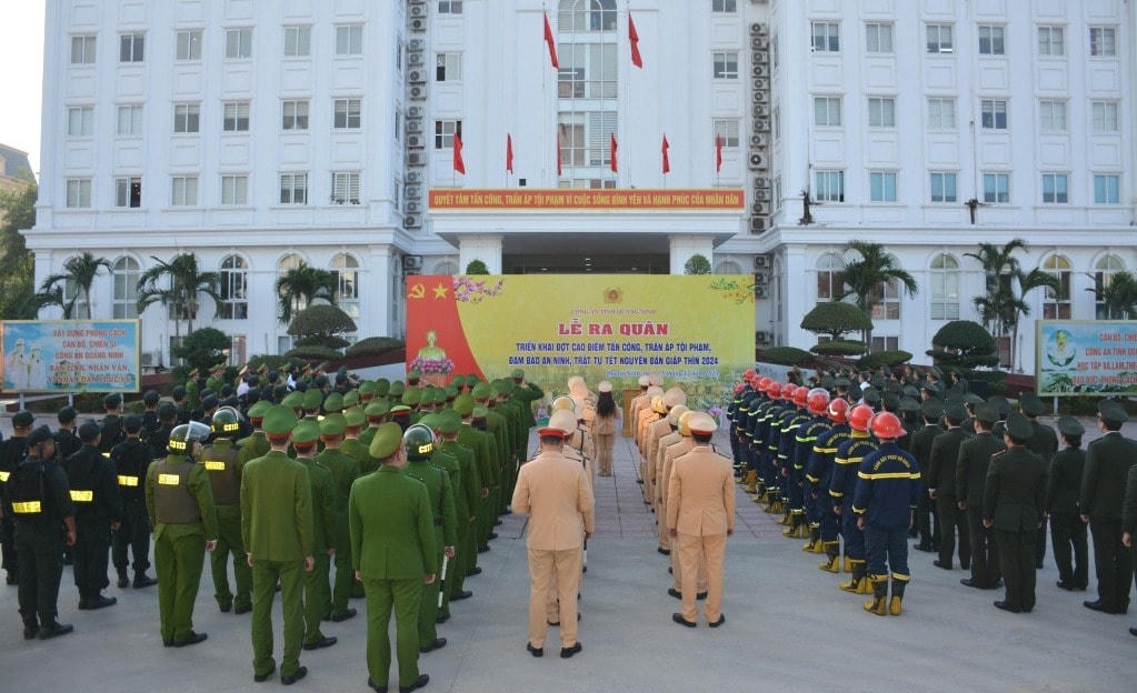 Công an tỉnh Quảng Ninh ra quân triển khai đợt cao điểm tấn công, trấn áp tội phạm đảm bảo ANTT Tết Nguyên đán Giáp Thìn năm 2024. Ảnh: QMG.