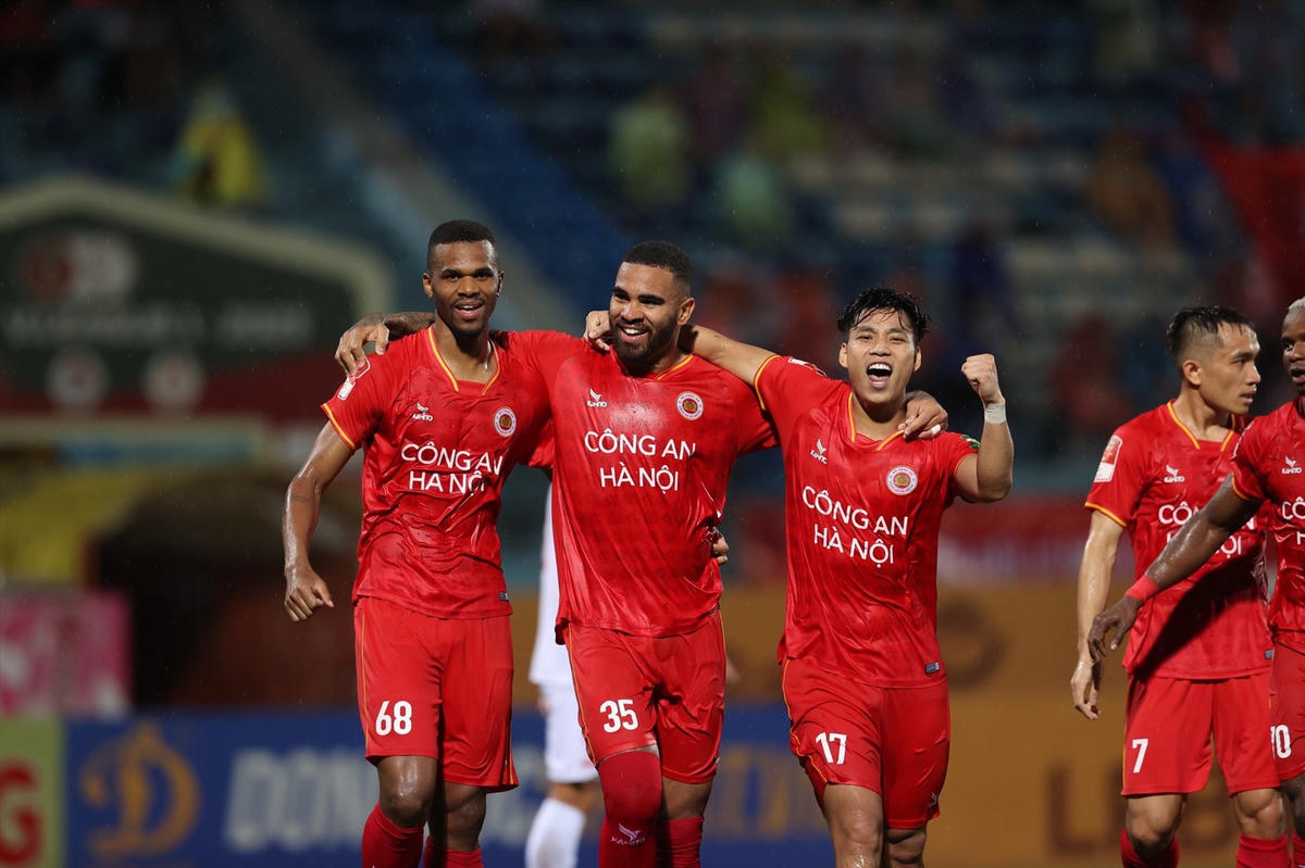 Công an Hà Nội giành ngôi đầu bảng V.League 2023 sau vòng 12. Ảnh: Minh Dân.
