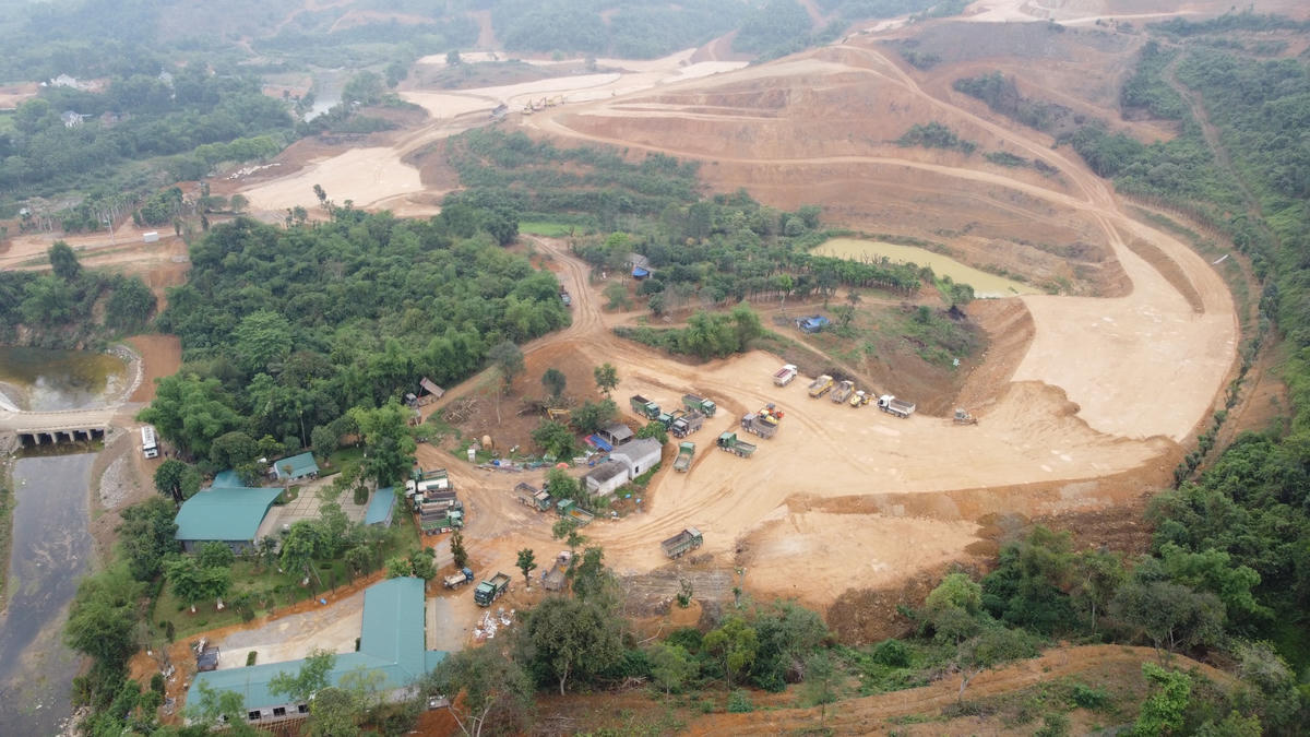 Chưa được cấp phép nhưng chủ đầu tư dự án Đông Trường Sơn đã bị xử phạt vi phạm 'trật tự xây dựng'